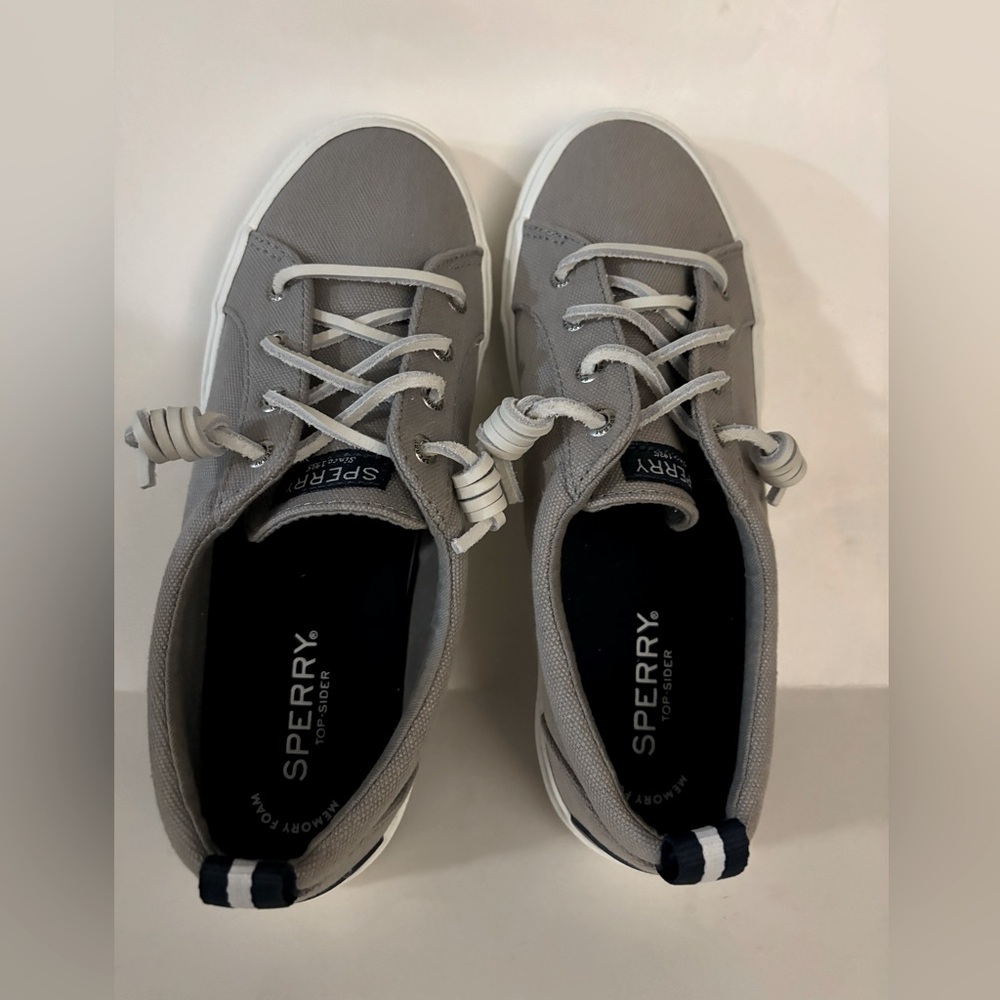 Sperry Women's Crest Sneakers. Preowned. Great condition!